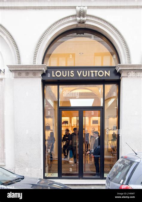 Louis Vuitton store naples Italy